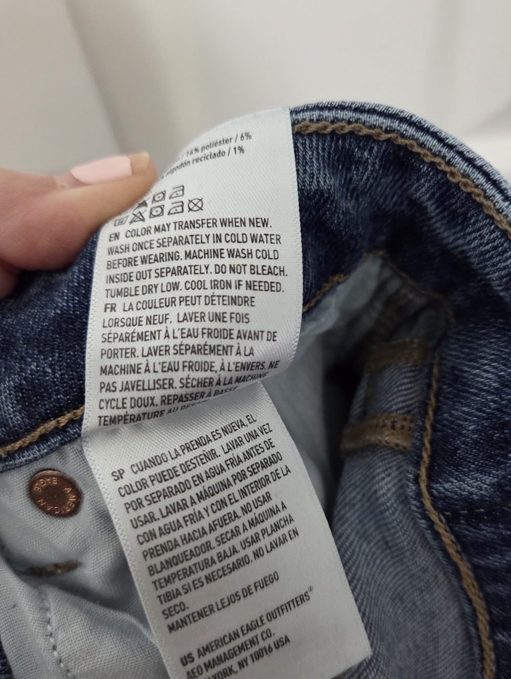 American Eagle Mom Jeans Stretch Slim Leg High Rise Medium Wash sz 0 Short - Picture 9 of 10